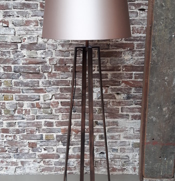 Staande lamp met parelmoer kap